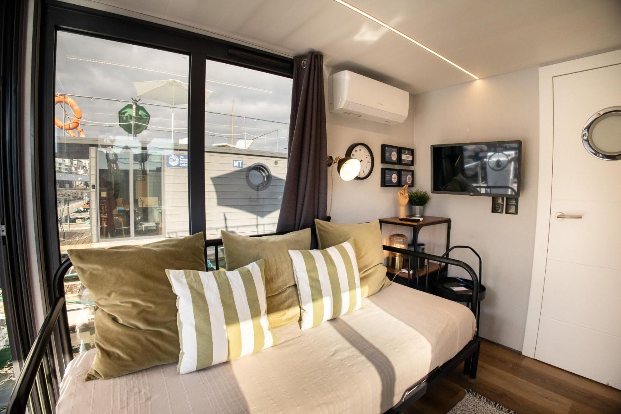 The Homeboat Company Sant'elmo-cagliari Botel